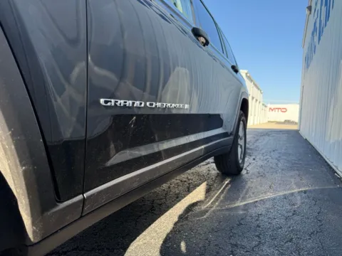 More photos of 2023 Jeep Grand Cherokee L Laredo at St. Marys CDJR, OH