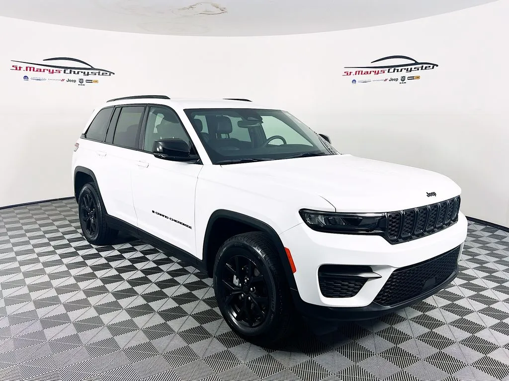 White 2024 Jeep Grand Cherokee Altitude for sale in Saint Marys, OH