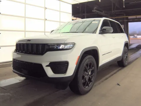 More photos of 2024 Jeep Grand Cherokee Altitude at St. Marys CDJR, OH