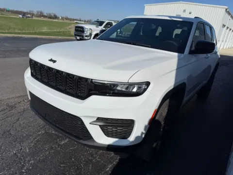 More photos of 2024 Jeep Grand Cherokee Altitude at St. Marys CDJR, OH