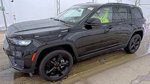 Another view of 2023 Jeep Grand Cherokee Altitude for sale in Saint Marys, OH at St. Marys CDJR
