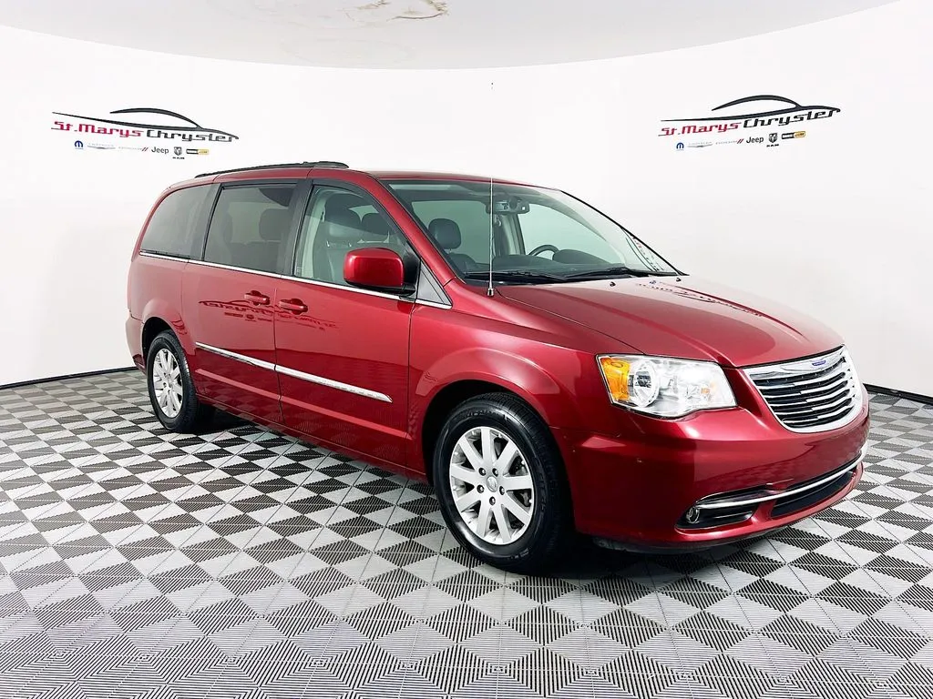 2016 Chrysler Town & Country Touring for sale in Saint Marys, OH