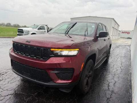 More photos of 2024 Jeep Grand Cherokee Altitude at St. Marys CDJR, OH