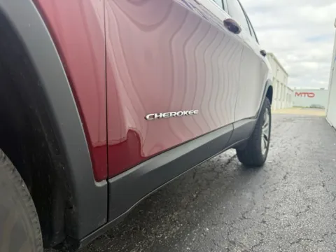 More photos of 2021 Jeep Cherokee Latitude Plus at St. Marys CDJR, OH
