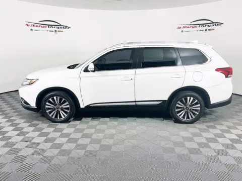 More photos of 2020 Mitsubishi Outlander SEL at St. Marys CDJR, OH