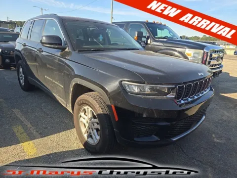 Black 2023 Jeep Grand Cherokee Laredo for sale in Saint Marys, OH