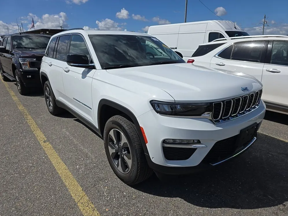 2022 Jeep Grand Cherokee 4xe 4x4's photo