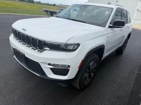 More photos of 2022 Jeep Grand Cherokee 4xe at St. Marys CDJR, OH