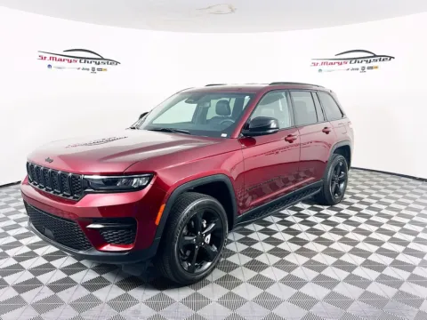 More photos of 2024 Jeep Grand Cherokee Altitude at St. Marys CDJR, OH