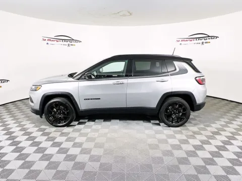 More photos of 2022 Jeep Compass Altitude at St. Marys CDJR, OH