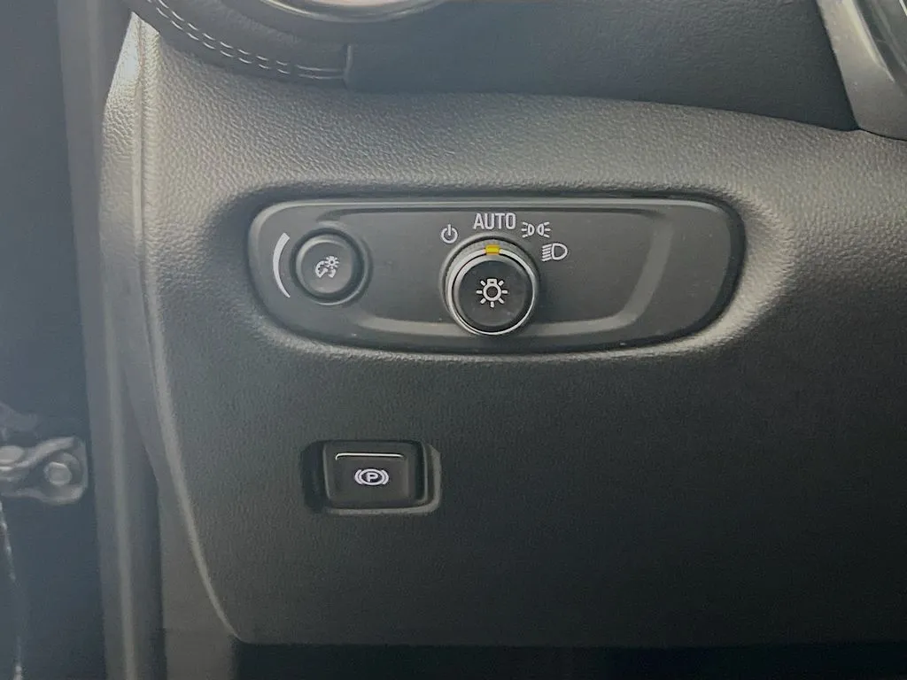 2025 Chevrolet Blazer 2LT - Photo 11