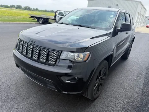 More photos of 2019 Jeep Grand Cherokee Altitude at St. Marys CDJR, OH