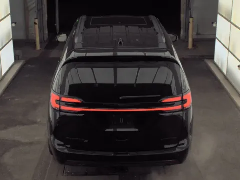 More photos of 2025 Chrysler Pacifica Limited at St. Marys CDJR, OH