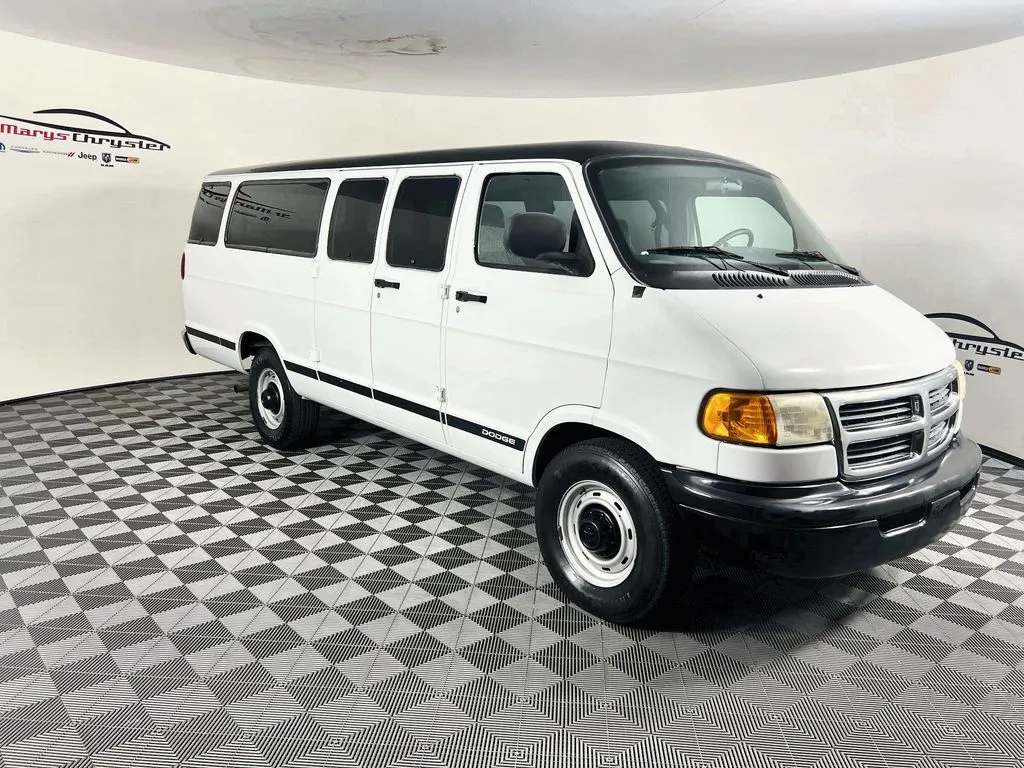 Used 2000 Dodge Ram Wagon Base with VIN 2B5WB35Z4YK122179 for sale in Saint Marys, OH