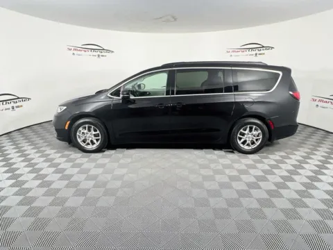 More photos of 2021 Chrysler Pacifica Touring at St. Marys CDJR, OH