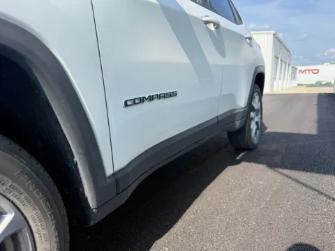 More photos of 2022 Jeep Compass Latitude Lux at St. Marys CDJR, OH