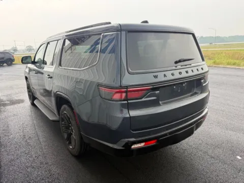 More photos of 2024 Jeep Wagoneer L Series II at St. Marys CDJR, OH