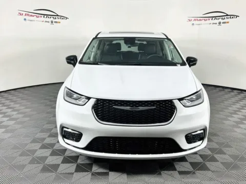 Another view of 2024 Chrysler Pacifica Limited for sale in Saint Marys, OH at St. Marys CDJR
