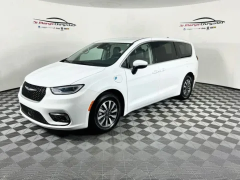 More photos of 2023 Chrysler Pacifica Hybrid Touring L at St. Marys CDJR, OH