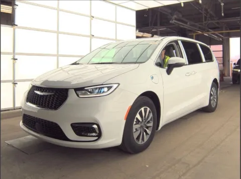 More photos of 2023 Chrysler Pacifica Hybrid Touring L at St. Marys CDJR, OH