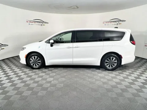 More photos of 2023 Chrysler Pacifica Hybrid Touring L at St. Marys CDJR, OH
