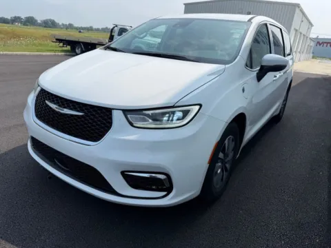 More photos of 2023 Chrysler Pacifica Hybrid Touring L at St. Marys CDJR, OH