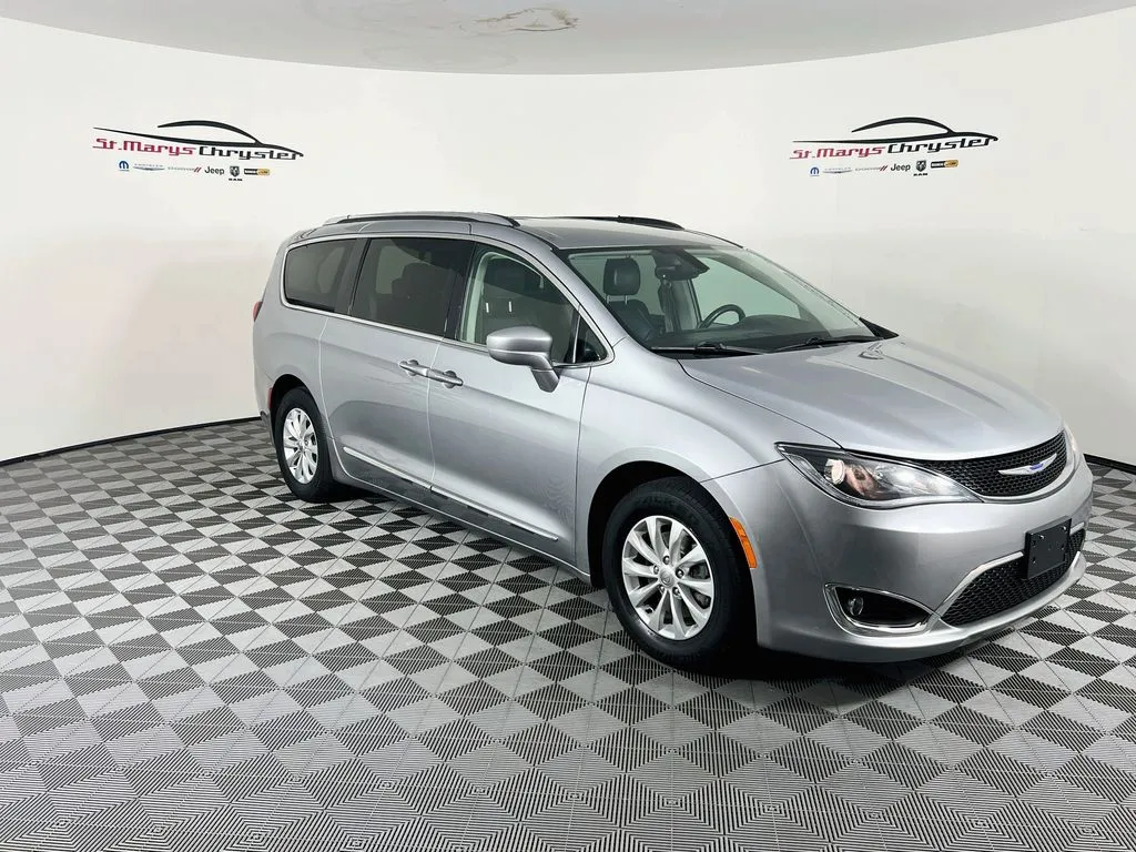 Silver 2019 Chrysler Pacifica Touring L for sale in Saint Marys, OH