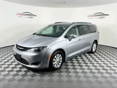 More photos of 2019 Chrysler Pacifica Touring L at St. Marys CDJR, OH