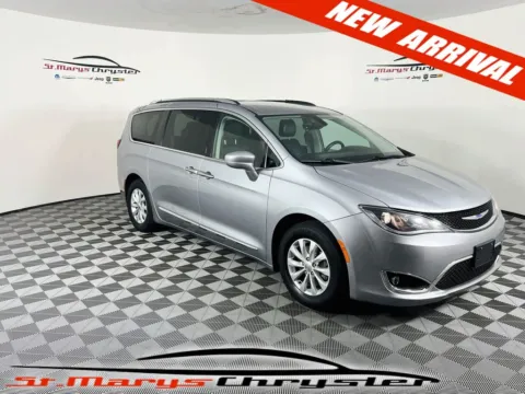Silver 2019 Chrysler Pacifica Touring L for sale in Saint Marys, OH