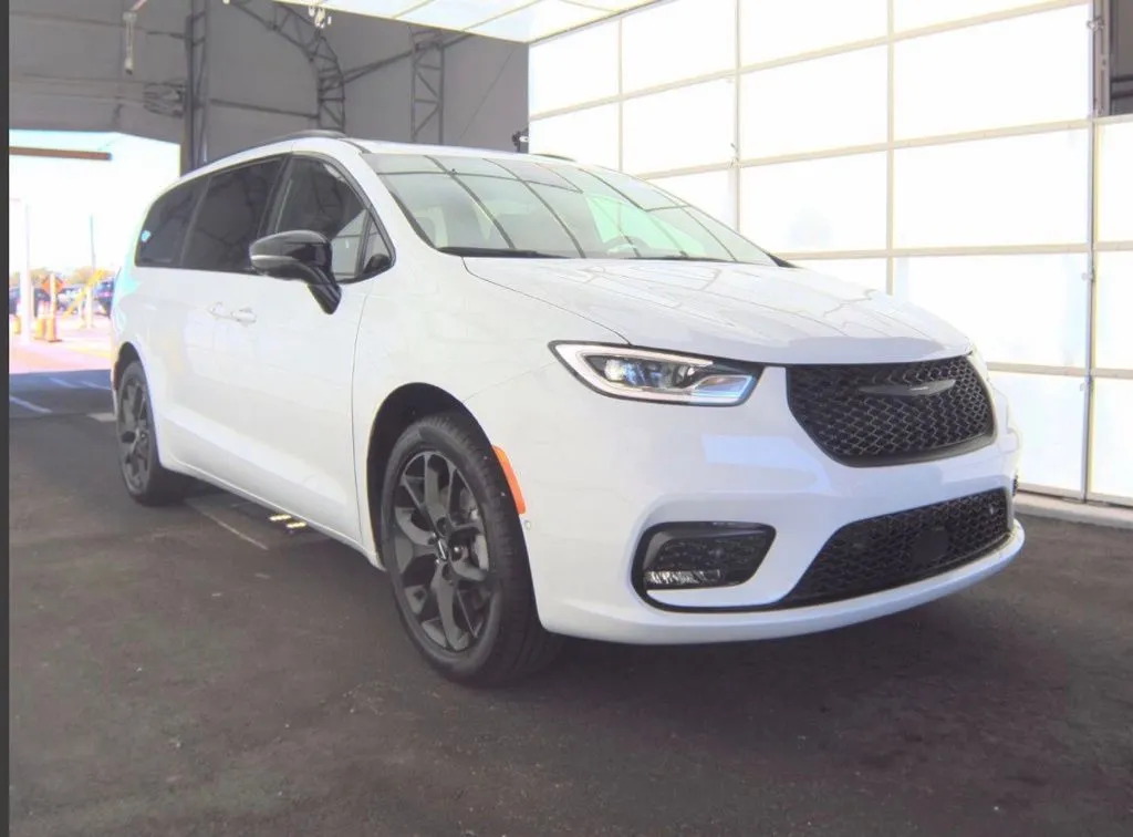 White 2025 Chrysler Pacifica Limited for sale in Saint Marys, OH