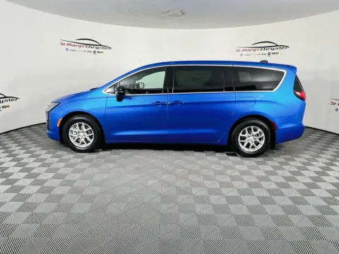 More photos of 2027 Chrysler Pacifica Select at St. Marys CDJR, OH