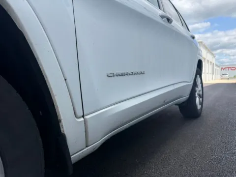 More photos of 2018 Jeep Cherokee Overland at St. Marys CDJR, OH