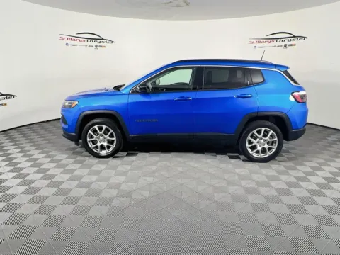 More photos of 2022 Jeep Compass Latitude Lux at St. Marys CDJR, OH