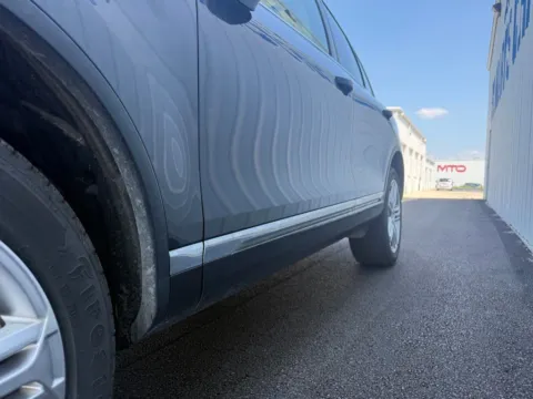 More photos of 2016 Volkswagen Touareg V6 TDI at St. Marys CDJR, OH