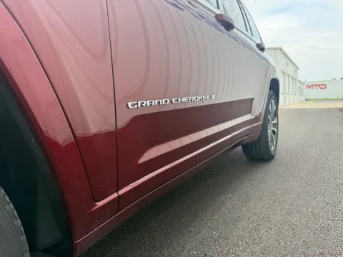 More photos of 2022 Jeep Grand Cherokee Overland at St. Marys CDJR, OH