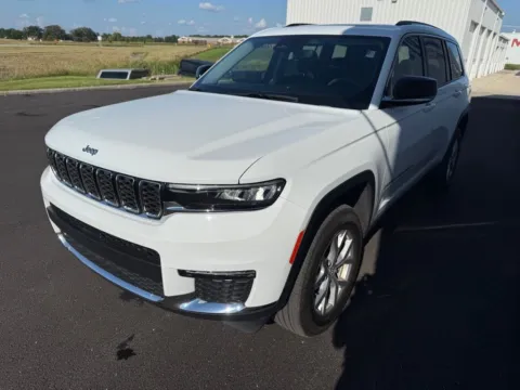Another view of 2023 Jeep Grand Cherokee L Limited for sale in Saint Marys, OH at St. Marys CDJR