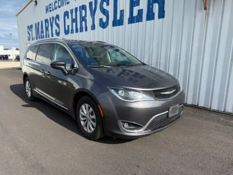 Gray 2018 Chrysler Pacifica Touring L for sale in Saint Marys, OH
