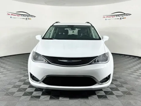 White 2020 Chrysler Pacifica Touring L Plus for sale in Saint Marys, OH