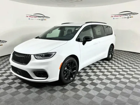 More photos of 2026 Chrysler Pacifica Select at St. Marys CDJR, OH