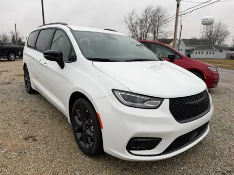 White 2026 Chrysler Pacifica Select for sale in Saint Marys, OH