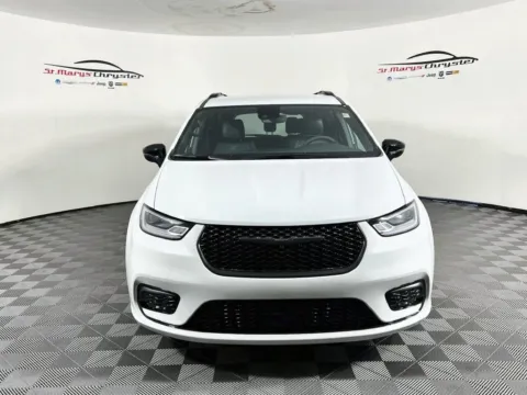 Another view of 2026 Chrysler Pacifica Select for sale in Saint Marys, OH at St. Marys CDJR