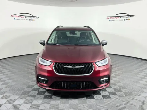 Another view of 2023 Chrysler Pacifica Limited for sale in Saint Marys, OH at St. Marys CDJR