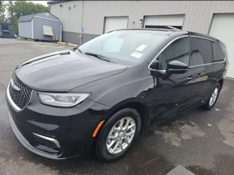 Another view of 2026 Chrysler Pacifica Select for sale in Saint Marys, OH at St. Marys CDJR