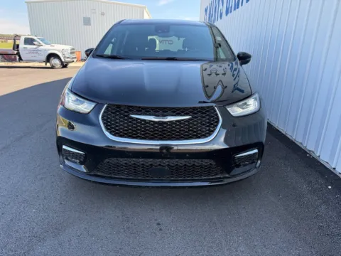 Another view of 2026 Chrysler Pacifica Select for sale in Saint Marys, OH at St. Marys CDJR