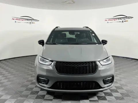 Another view of 2025 Chrysler Pacifica Limited for sale in Saint Marys, OH at St. Marys CDJR