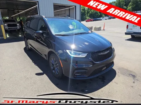 Black 2025 Chrysler Pacifica Select for sale in Saint Marys, OH