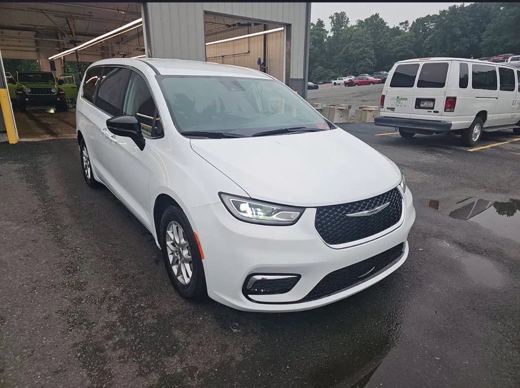 2024 Chrysler Pacifica