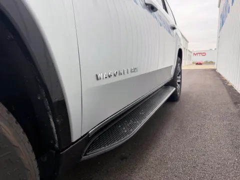 More photos of 2024 Jeep Wagoneer L Series II at St. Marys CDJR, OH