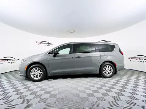 More photos of 2025 Chrysler Pacifica Select at St. Marys Chrysler Dodge Jeep, OH