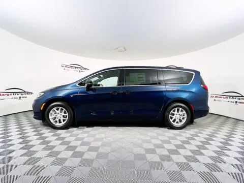 More photos of 2025 Chrysler Pacifica Select at St. Marys CDJR, OH
